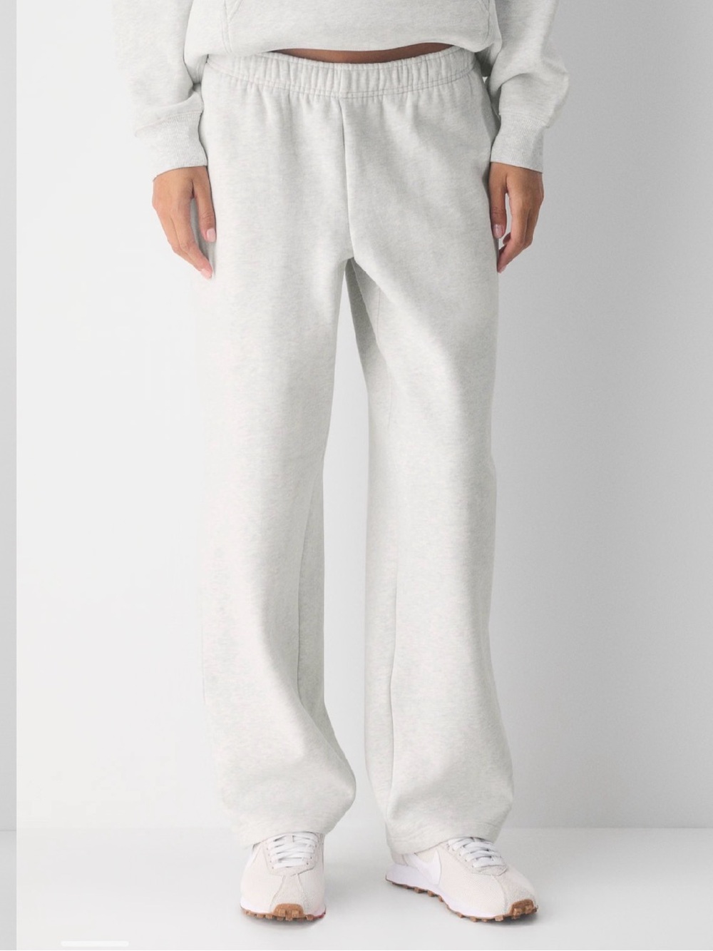 Aritzia Women’s Cozy Sweatfleece Straight-Leg Sweatpants